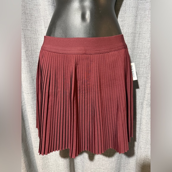 Old Navy Dresses & Skirts - Old Navy Women's Wine Pleated Mini Skort